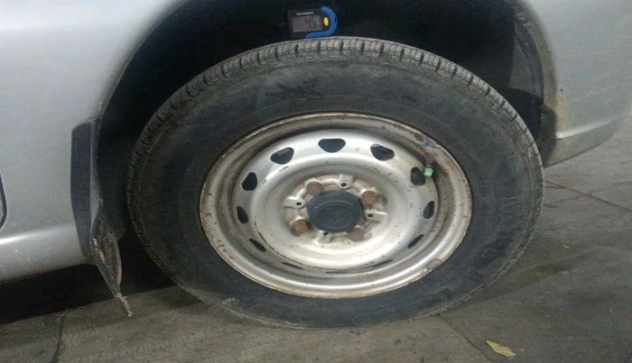 2015 Tata Indica V2 LS DIESEL, Diesel, Manual, 1,24,011 km, tyre