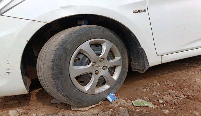 2013 Hyundai Verna FLUIDIC 1.4 CRDI EX, Diesel, Manual, 75,109 km, tyre