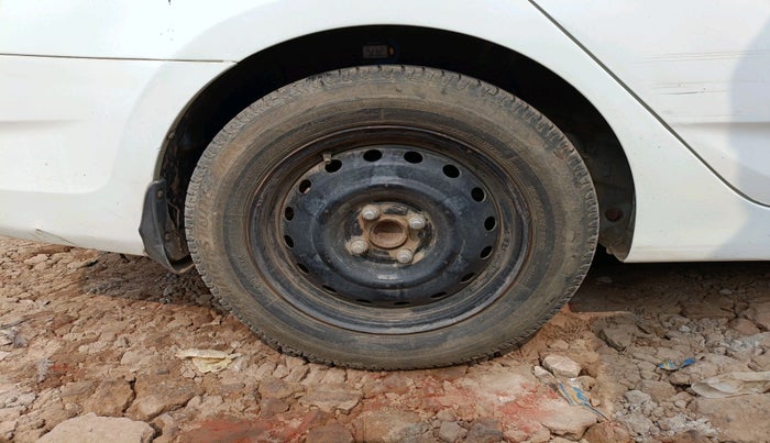 2013 Hyundai Verna FLUIDIC 1.4 CRDI EX, Diesel, Manual, 75,109 km, tyre