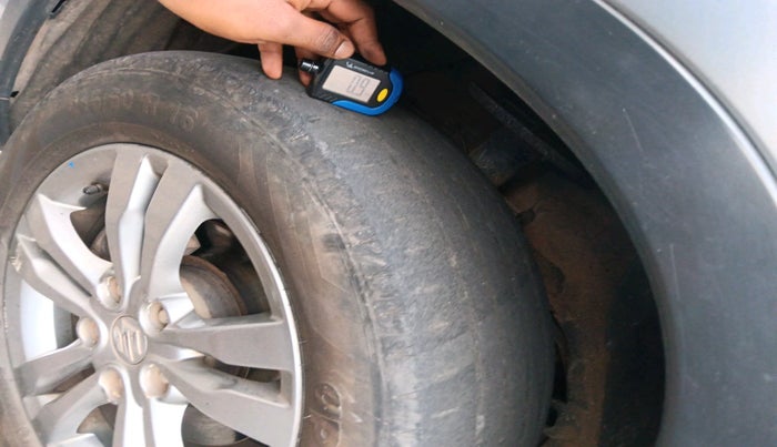 2016 Maruti Vitara Brezza ZDI, Diesel, Manual, 2,37,972 km, tyre