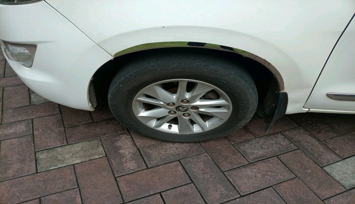 2017 Toyota Innova Crysta 2.4 VX 8 STR, Diesel, Manual, 2,54,892 km, tyre