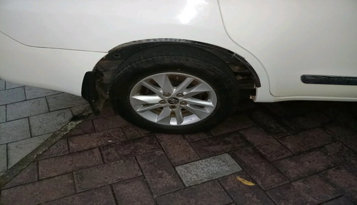 2017 Toyota Innova Crysta 2.4 VX 8 STR, Diesel, Manual, 2,54,892 km, tyre