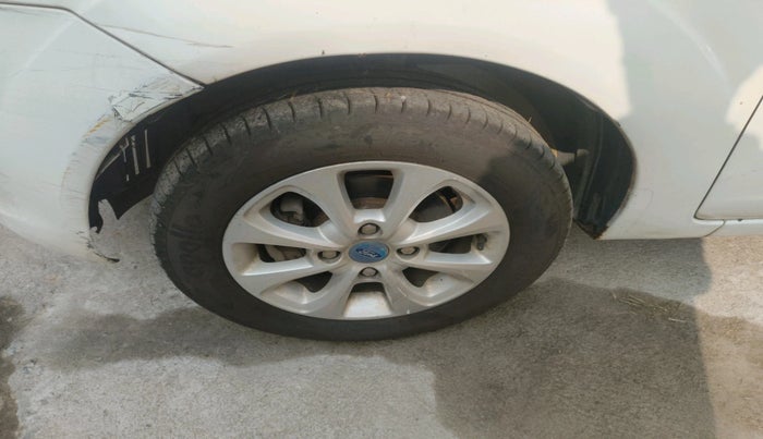 2012 Ford Figo TITANIUM 1.4 DIESEL, Diesel, Manual, 1,08,145 km, tyre