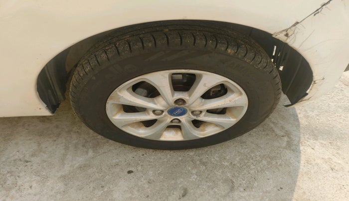 2012 Ford Figo TITANIUM 1.4 DIESEL, Diesel, Manual, 1,08,145 km, tyre