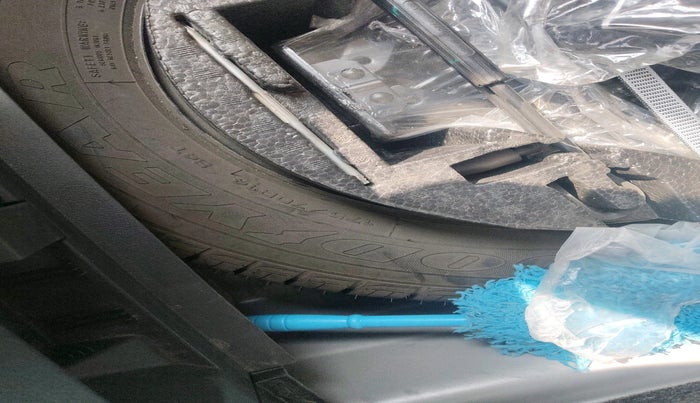 2022 Volkswagen Polo HIGHLINE PLUS 1.0, Petrol, Manual, 29,767 km, tyre