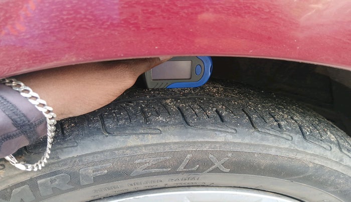 2014 Hyundai Grand i10 SPORTZ 1.2 KAPPA VTVT, Petrol, Manual, 1,17,837 km, tyre