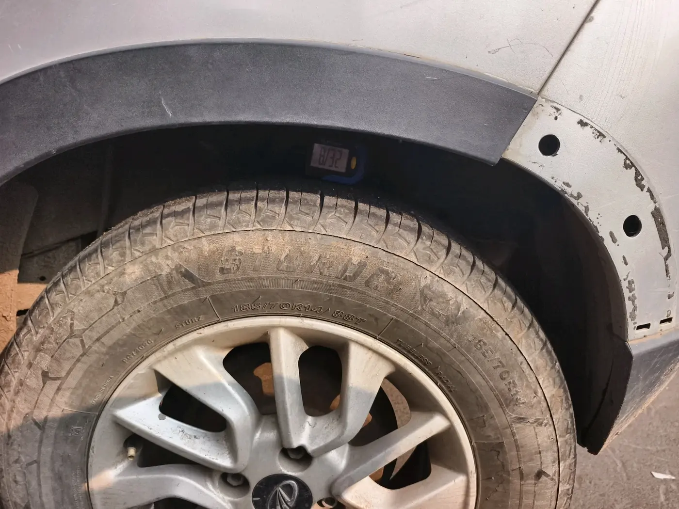 2017 Mahindra Kuv100 K6 6 STR, Petrol, Manual, 1,27,941 km, tyre