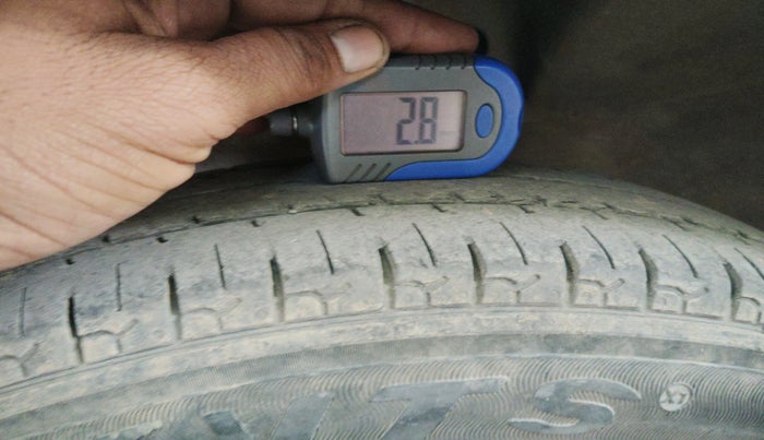 2017 Maruti Wagon R 1.0 LXI, Petrol, Manual, 1,44,750 km, tyre