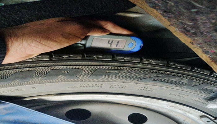 2017 Maruti Wagon R 1.0 LXI, Petrol, Manual, 1,44,750 km, tyre