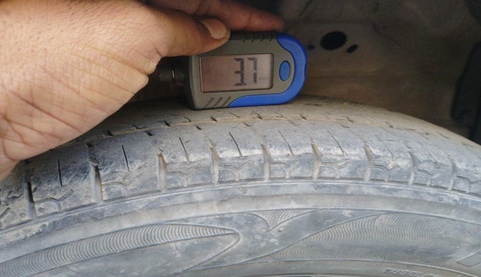 2017 Maruti Wagon R 1.0 LXI, Petrol, Manual, 1,44,750 km, tyre