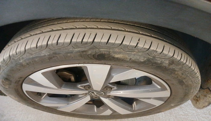 2022 Volkswagen TAIGUN TOPLINE 1.0 TSI MT, Petrol, Manual, 30,119 km, tyre