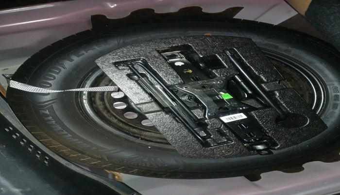 2022 Volkswagen TAIGUN TOPLINE 1.0 TSI MT, Petrol, Manual, 30,119 km, tyre