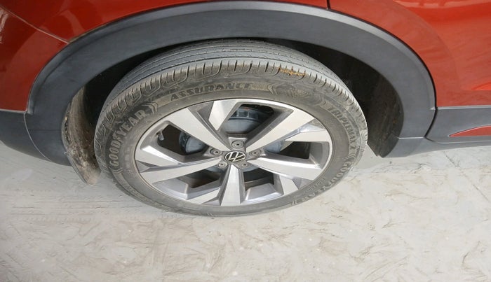 2022 Volkswagen TAIGUN TOPLINE 1.0 TSI MT, Petrol, Manual, 30,119 km, tyre