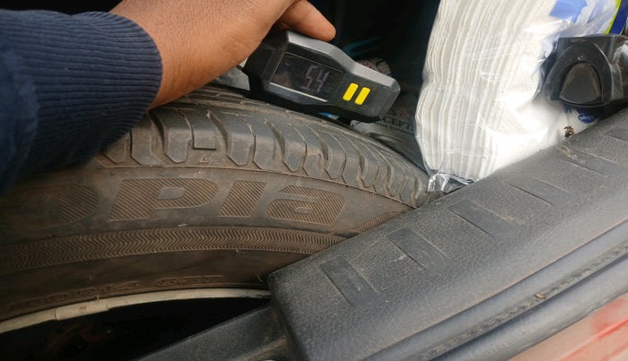 2017 Maruti Swift LXI (O), Petrol, Manual, 60,680 km, tyre