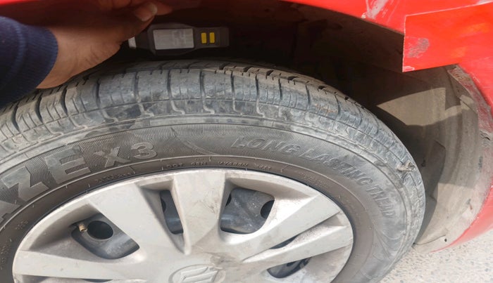 2017 Maruti Swift LXI (O), Petrol, Manual, 60,680 km, tyre