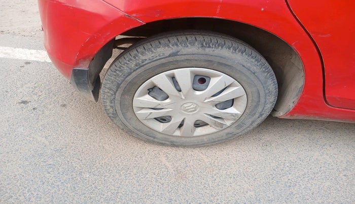 2017 Maruti Swift LXI (O), Petrol, Manual, 60,680 km, tyre