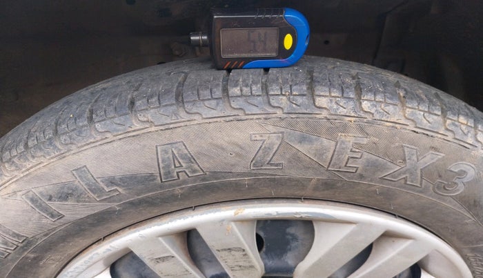 2014 Maruti Swift VXI, Petrol, Manual, 29,638 km, tyre