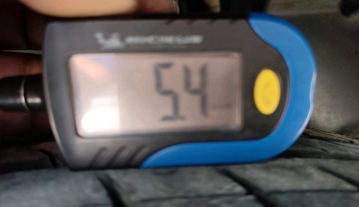 2017 Maruti Ertiga VXI CNG, Petrol, Manual, 55,738 km, tyre