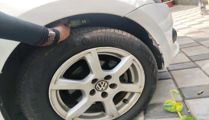 2014 Volkswagen Vento HIGHLINE DIESEL 1.6, Diesel, Manual, 3,10,183 km, tyre