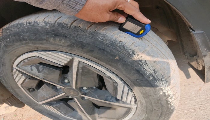 2023 Tata NEXON CREATIVE + AMT DUAL TONE1.5 DIESEL, Diesel, Automatic, 63,657 km, tyre