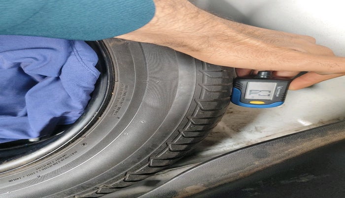 2015 Hyundai Elite i20 ASTA 1.4 CRDI, Diesel, Manual, 1,81,933 km, tyre