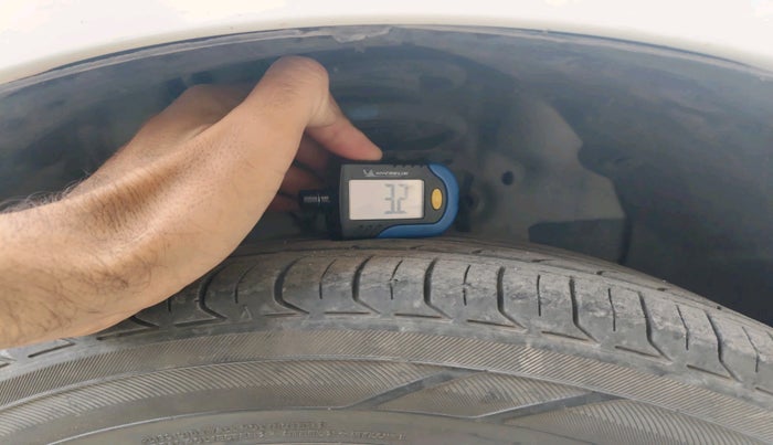 2015 Hyundai Elite i20 ASTA 1.4 CRDI, Diesel, Manual, 1,81,933 km, tyre