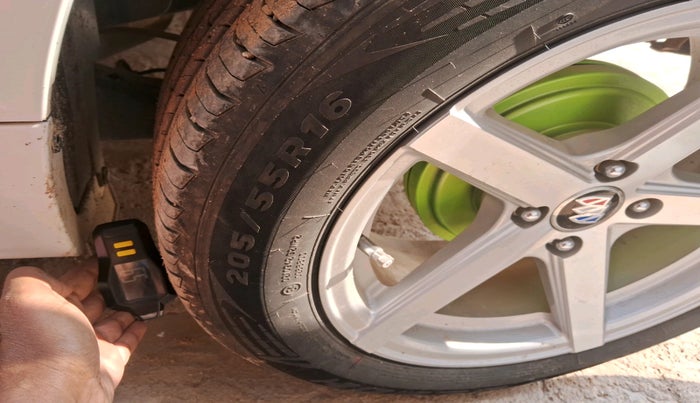 2022 Maruti Baleno DELTA PETROL 1.2, Petrol, Manual, 24,659 km, tyre