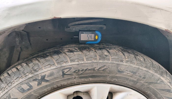 2015 Maruti Swift Dzire LXI (O), Petrol, Manual, 80,826 km, tyre