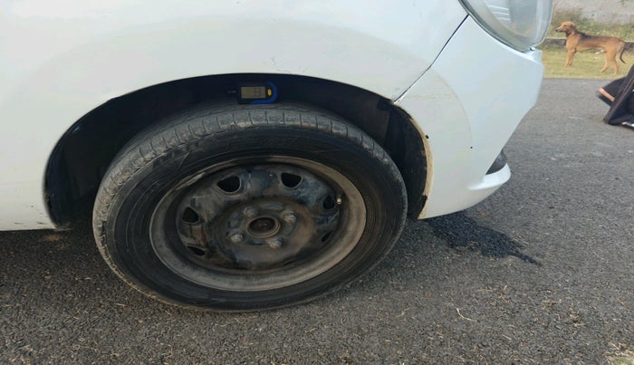 2016 Maruti Alto K10 VXI, Petrol, Manual, 99,619 km, tyre