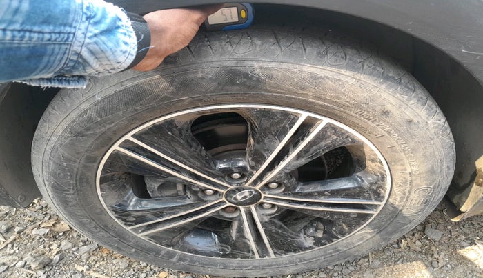 2016 Hyundai Creta SX (O) 1.6 DIESEL, Diesel, Manual, 1,50,759 km, tyre