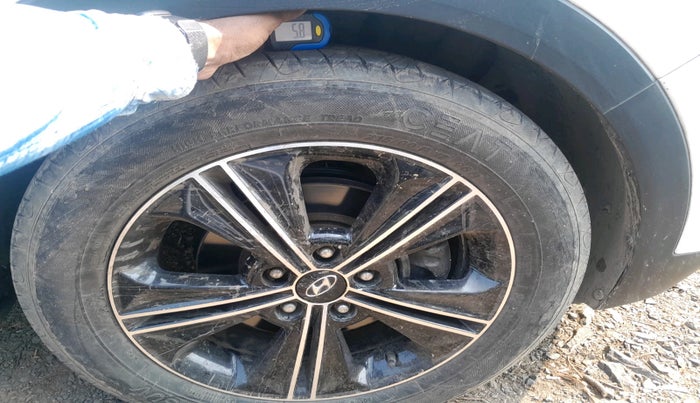 2016 Hyundai Creta SX (O) 1.6 DIESEL, Diesel, Manual, 1,50,759 km, tyre