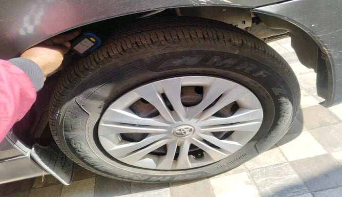 2012 Toyota Innova GX 2.5 7 STR, Diesel, Manual, 93,313 km, tyre