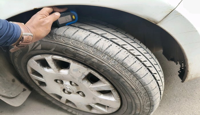 2012 Hyundai i20 MAGNA 1.2, Petrol, Manual, 1,02,168 km, tyre