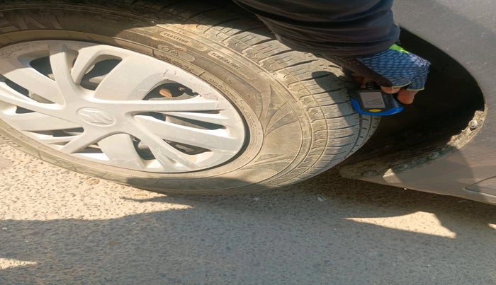 2014 Maruti Swift VXI, Petrol, Manual, 1,31,296 km, tyre