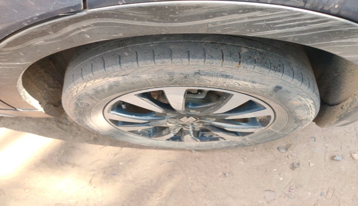 2018 Maruti S Cross ZETA 1.3, Diesel, Manual, 1,74,183 km, tyre