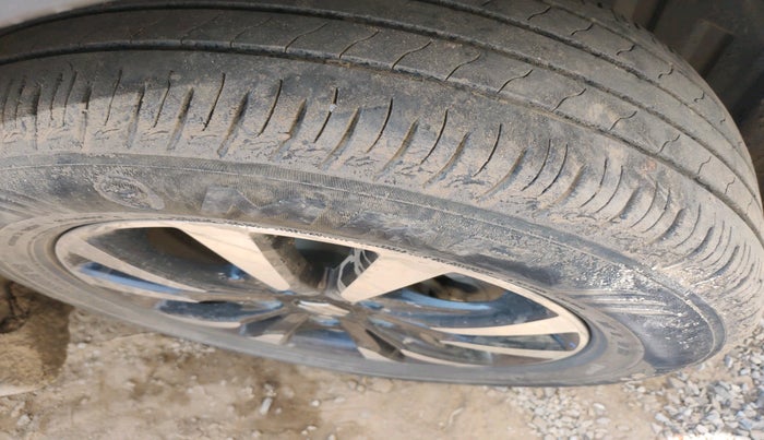 2018 Maruti S Cross ZETA 1.3, Diesel, Manual, 1,74,183 km, tyre