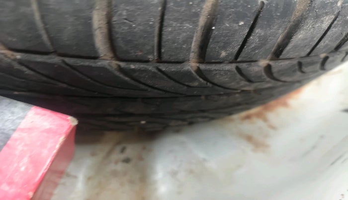 2022 Maruti Swift LXI, Petrol, Manual, 45,582 km, tyre