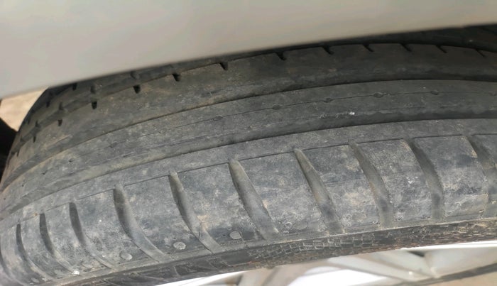 2022 Maruti Swift LXI, Petrol, Manual, 45,582 km, tyre