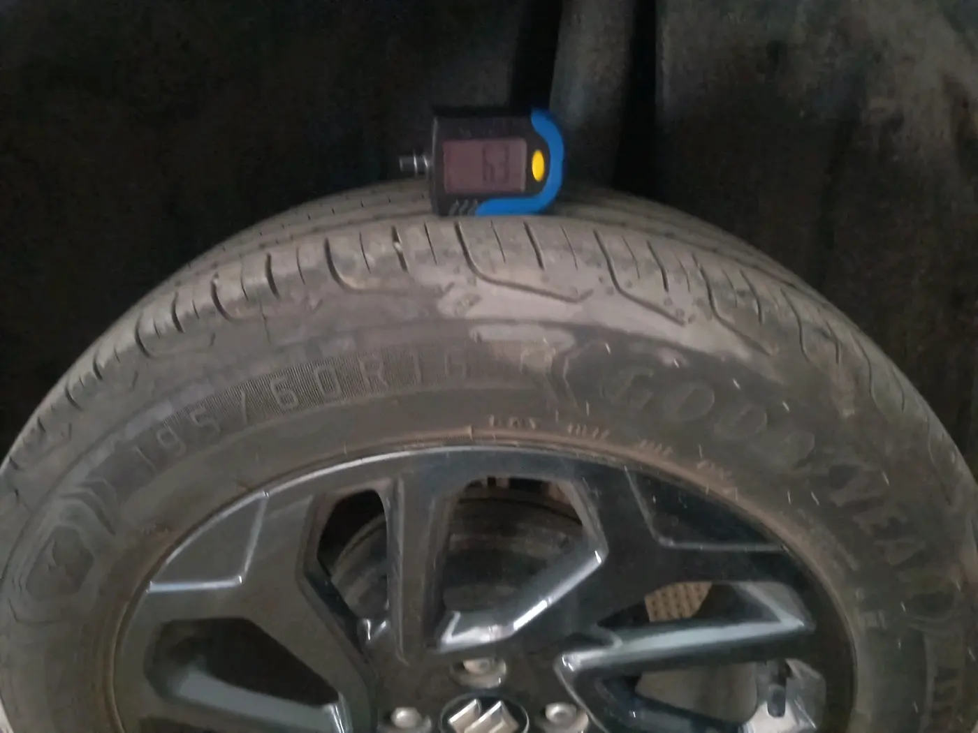 2024 Maruti FRONX DELTA PLUS 1.2L AGS, Petrol, Automatic, 6,085 km, tyre