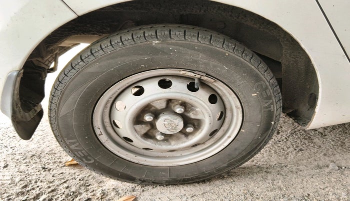 2017 Hyundai Eon ERA PLUS (O), Petrol, Manual, 88,340 km, tyre