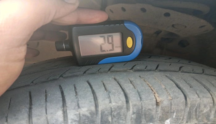 2013 Honda Brio E MT, Petrol, Manual, 1,16,000 km, tyre