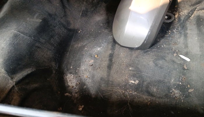 2013 Honda Brio E MT, Petrol, Manual, 1,16,000 km, tyre