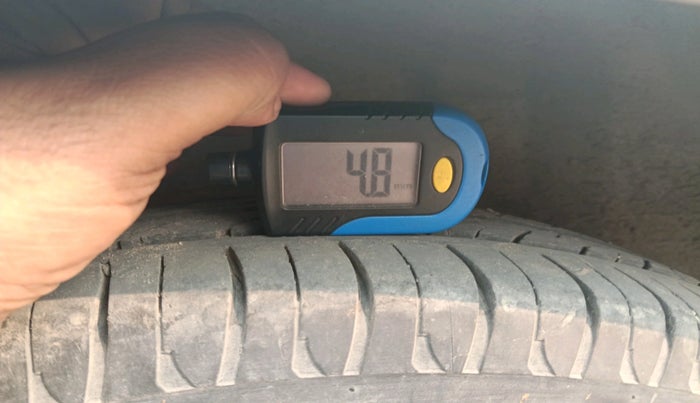 2013 Honda Brio E MT, Petrol, Manual, 1,16,000 km, tyre