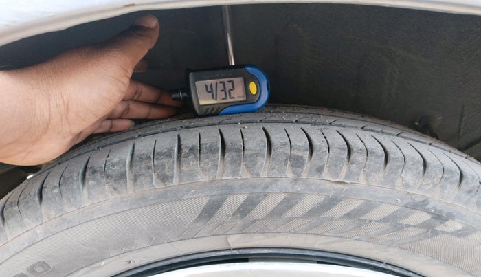 2012 Toyota Etios Liva GD, Diesel, Manual, 2,16,672 km, tyre