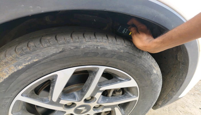 2023 Mahindra XUV300 W8 1.5 DIESEL AMT, Diesel, Automatic, 34,007 km, tyre