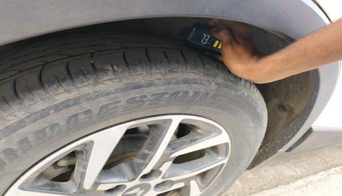 2023 Mahindra XUV300 W8 1.5 DIESEL AMT, Diesel, Automatic, 34,007 km, tyre