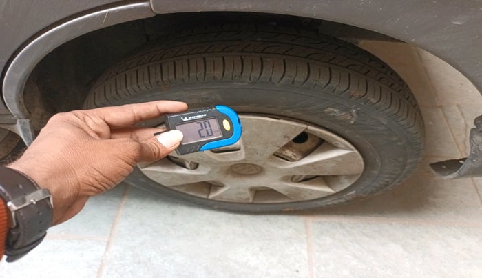 2017 Maruti Eeco 5 STR WITH A/C+HTR, Petrol, Manual, 92,363 km, tyre