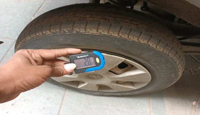 2017 Maruti Eeco 5 STR WITH A/C+HTR, Petrol, Manual, 92,363 km, tyre