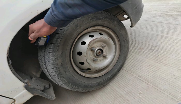 2010 Maruti Alto LXI, Petrol, Manual, 1,23,140 km, tyre