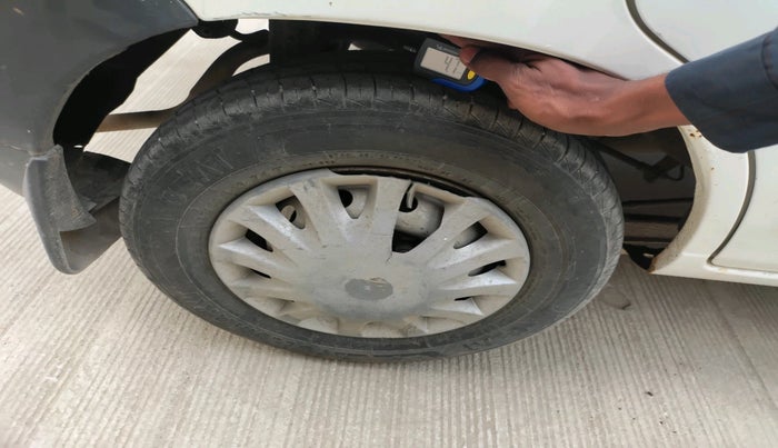 2010 Maruti Alto LXI, Petrol, Manual, 1,23,140 km, tyre